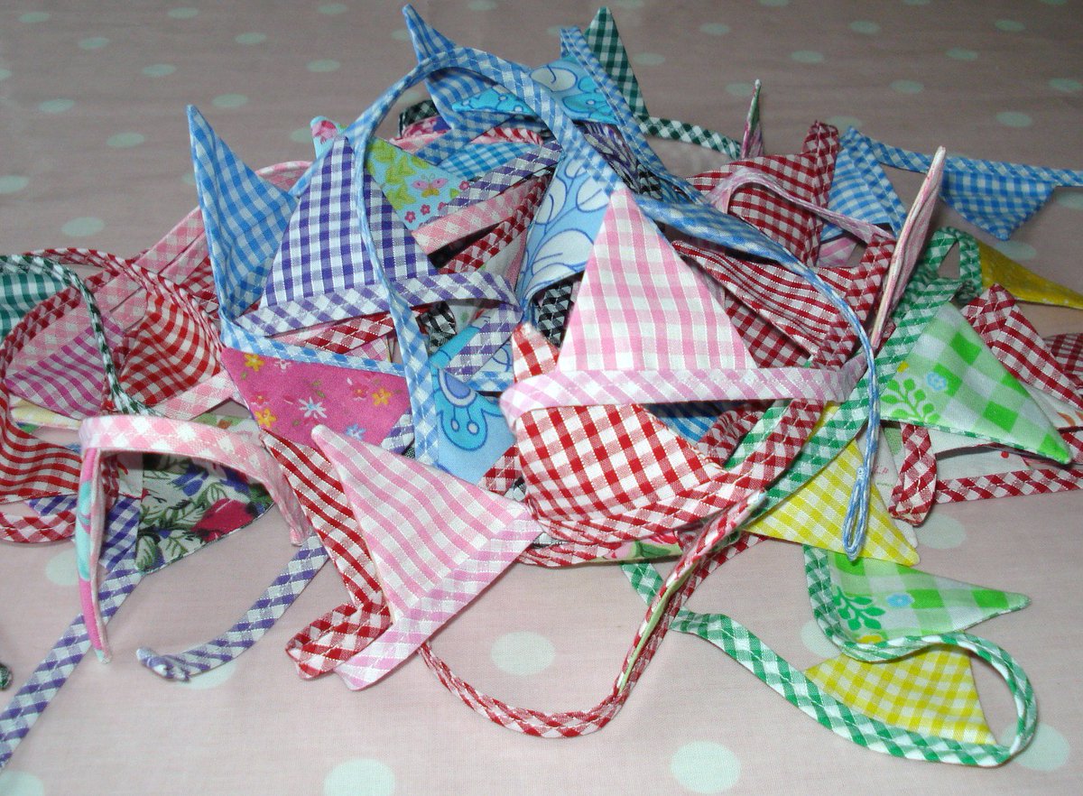 lal179's tweet photo. After a successful Craft Fair at Bakewell there is not many mini bunting left so come and take a look  https://t.co/LwCk6jPLwO https://t.co/S8HIb0Sabi