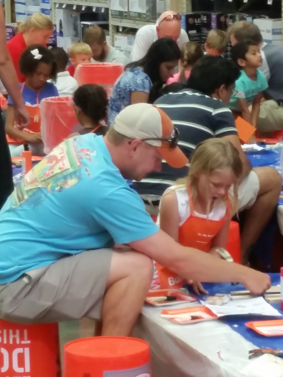 Martha,our Kids Workshop Extraordinare, leading another great Workshop! <a href="/eric_tweddle/">Eric Tweddle</a> @JoeBechtelTHD #steelecreek #homedepot #kidsworkshop