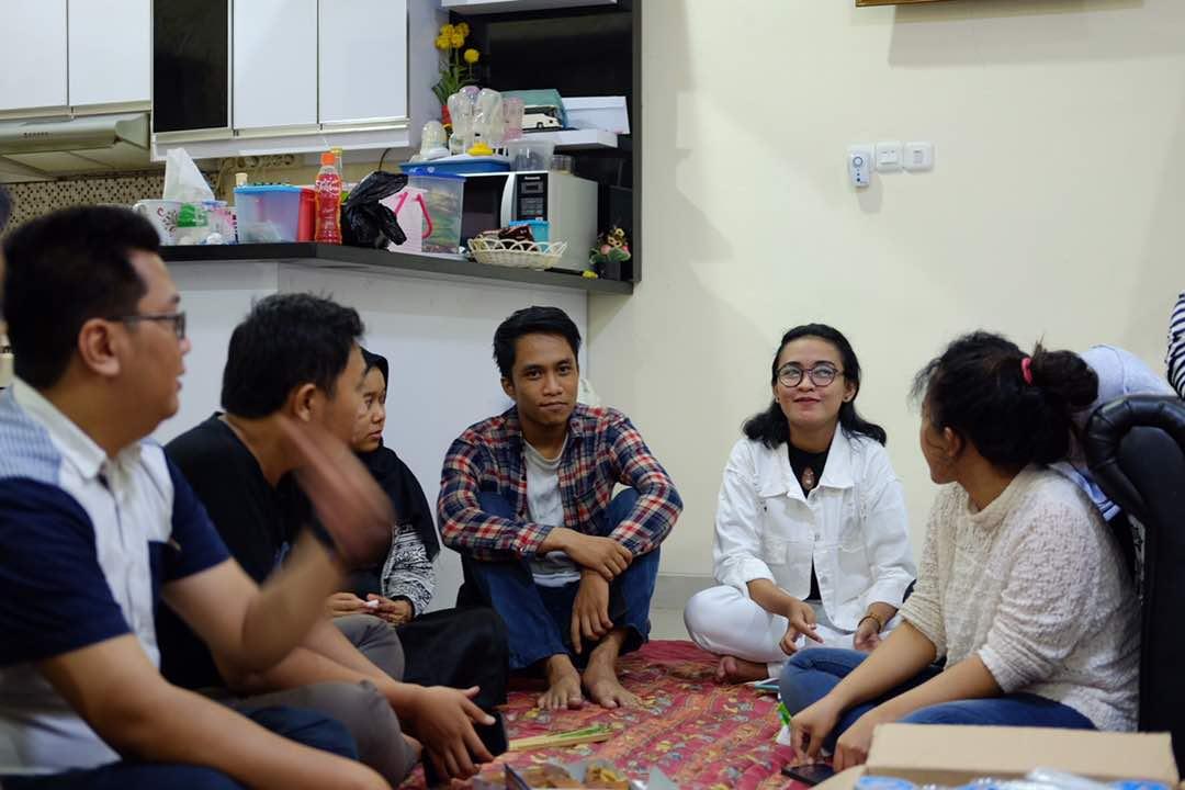 notsofad's tweet photo. Kalo lagi kumpul gini kurang afdhol klo gak maen @WerewolfGameID kayaknya.
Ehe..
#BukberSelebtwatMedioker https://t.co/cKzabAivVO
