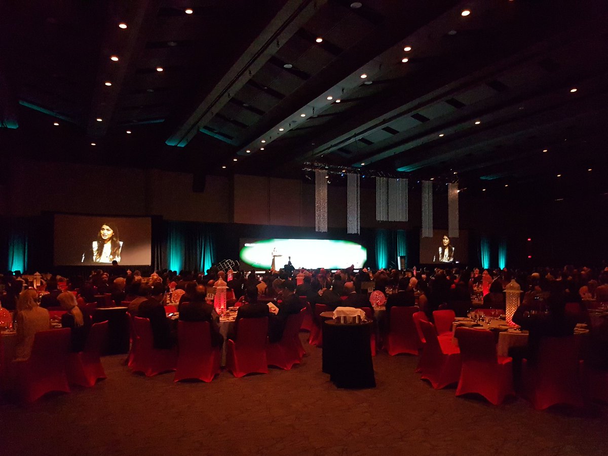 IndoCanadaCC's tweet photo. ICCC Gala Kicked Off. #ICCC40 #Canada150 800+ people seating and enjoying are attending Gala Today. https://t.co/ZLMwkS2XTg