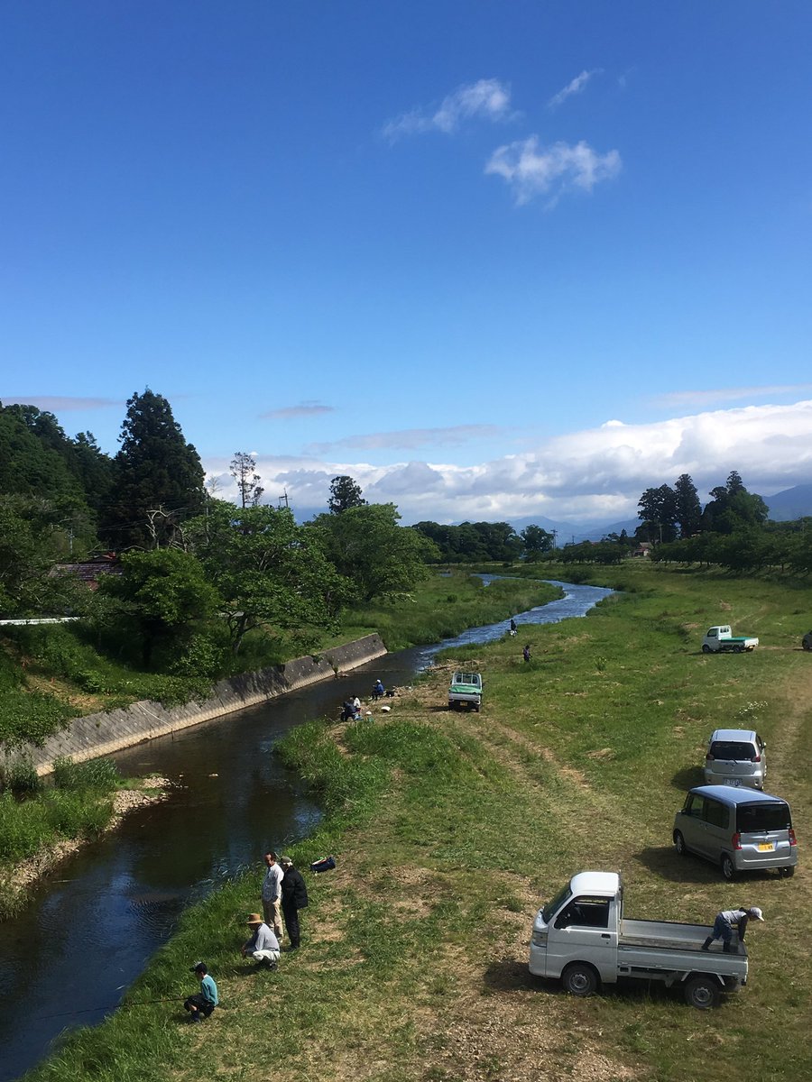 四季太田屋 今日の磐梯山 雲が覆い見えていません 猪苗代湖での漁獲がようやく解禁になり 5年ぶりに見る舟津川での釣り人たちの姿です これからですね 四季太田屋 今日の磐梯山 雲が覆い見えていません 猪苗代湖での漁獲がようやく解禁になり 5年ぶりに見る舟津川での釣り人たちの姿です これからですね