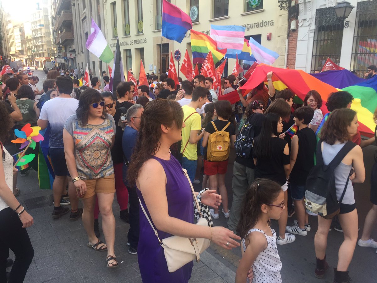 EsterPerez_Gonz's tweet photo. Hoy #Albacete se ha enterado d #OrgulloCLM2017 #LGTBI @Abanico_LGTBI https://t.co/1WRlUf6VCU