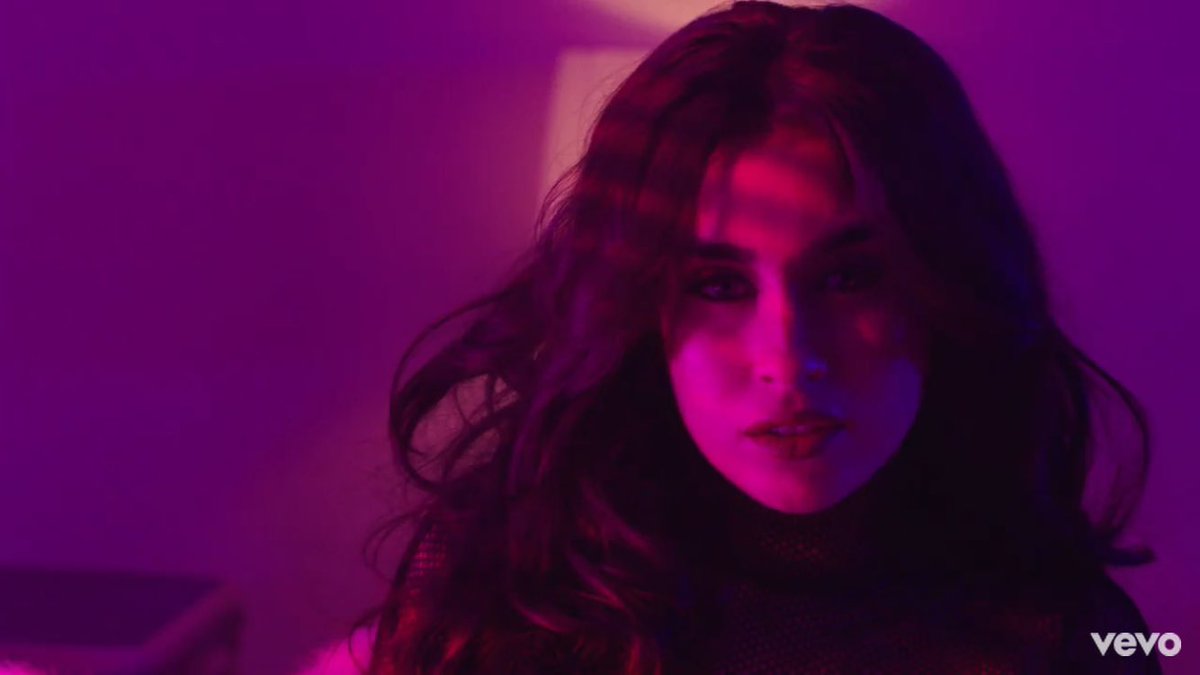 raissa11052002's tweet photo. ❤️ #5HDOWNMUSICVIDEO https://t.co/NEKPwMGjvH