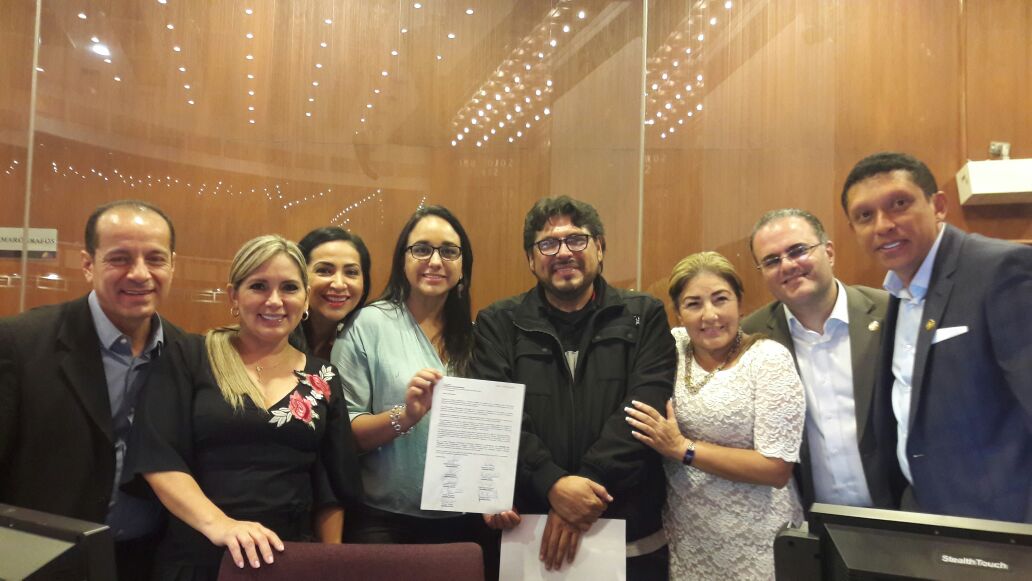 VeroGuevarav's tweet photo. Asambleístas de la provincia del Guayas junto a nuestra Secretaria Ejecutiva de @35PAIS @GabrielaEsPais https://t.co/1viPOxkDnb
