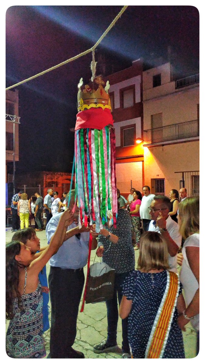 Ja tenim en marxa el #balldepinyata a la <a href="/LiraRoquetes/">La Lira de Roquetes</a>