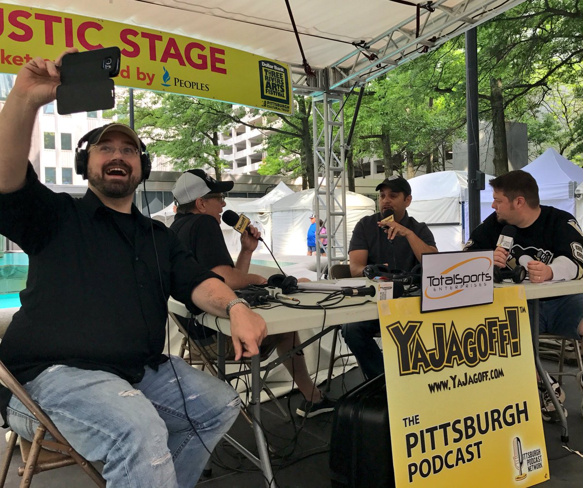 bigbenzaburgh's tweet photo. Fun day #TRAF17 
@3RiversArtsFest with @goflyhelo @YaJagoff @douglasderda @PGHPodcast #gotpgh #Pittsburgh 🎤 🚁🛵🏌🏼💥 https://t.co/3URrA4PLOy