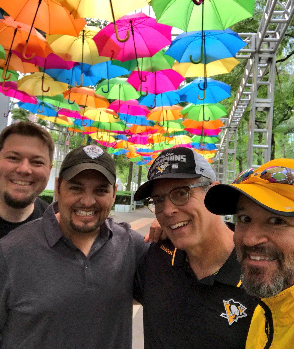 bigbenzaburgh's tweet photo. Fun day #TRAF17 
@3RiversArtsFest with @goflyhelo @YaJagoff @douglasderda @PGHPodcast #gotpgh #Pittsburgh 🎤 🚁🛵🏌🏼💥 https://t.co/3URrA4PLOy