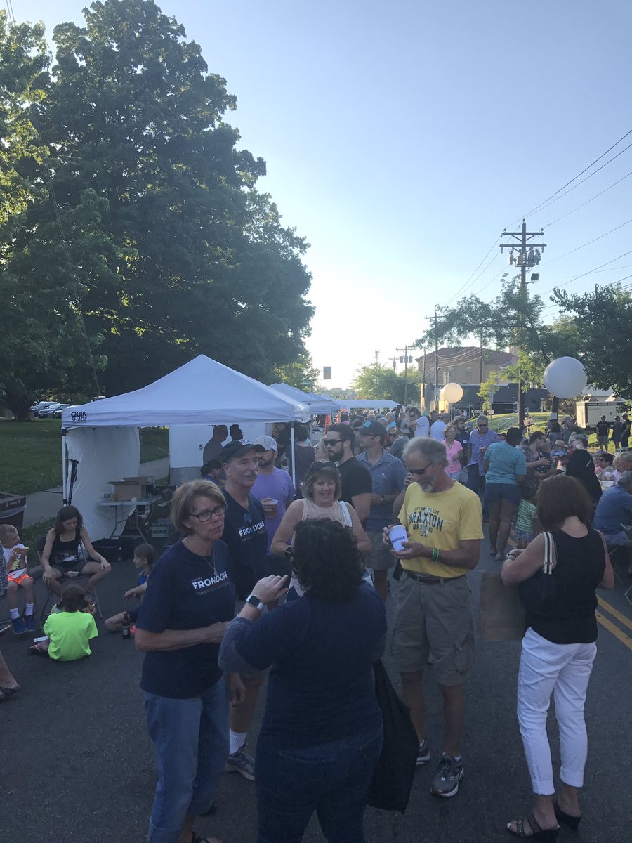 WestwoodWorks's tweet photo. Second Saturday is going strong!! Harrison and Montana - here till 10 tonight! https://t.co/Mnk8utMMLq