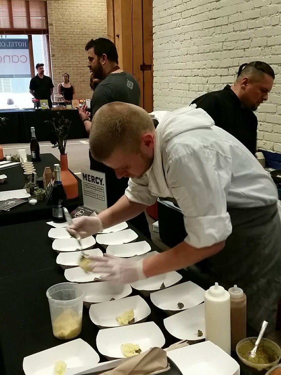 shannonkwatson's tweet photo. The guys from Mercy creating their own edible art! #NorthernSpark #makeitMSP #helloMSP https://t.co/kTtce1RfjU