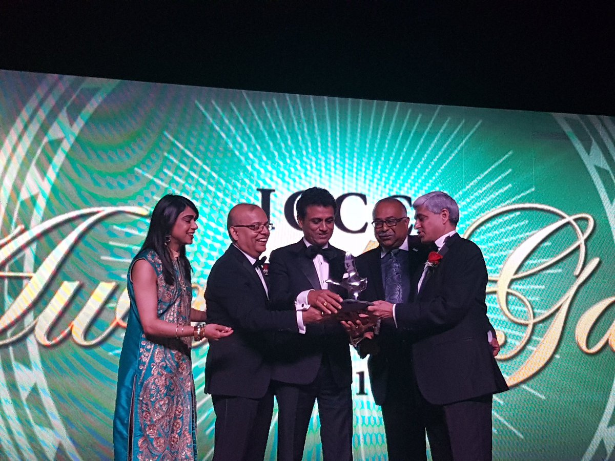 IndoCanadaCC's tweet photo. Award of Male #Entrepreneur - Ray Gupta. #ICCC40 #Canada150 #Thankyou @RBC_Canada @RBC https://t.co/vxZ8mihivj