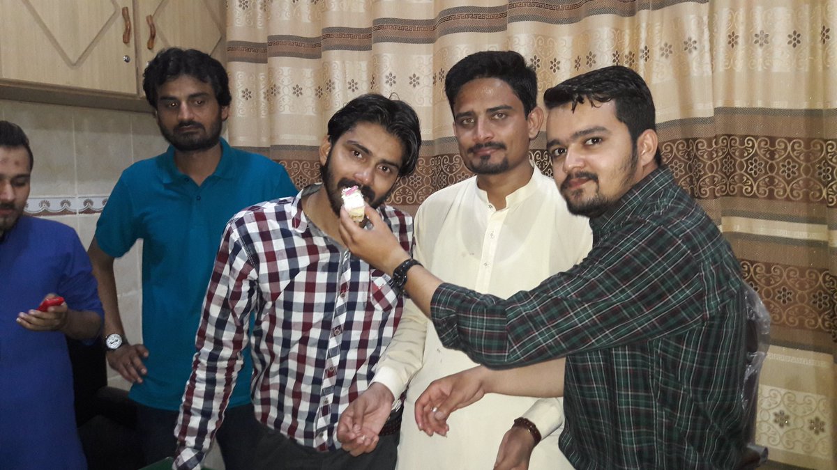 HaniQureshi5's tweet photo. Cake cutting ceremony at Pakka Qila Ground on the ocassion of 39th Inception Day of APMSO. 

#APMSOCelebrates https://t.co/BkUQDiy3Sz