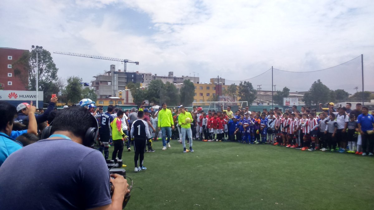 Che13_Mendoza's tweet photo. Óscar Jiménez y Diego Lainez, jugadores de @ClubAmerica, padrinos en la #CopaDanone (@Univ_Deportivo) https://t.co/hmmmWYAWJ4