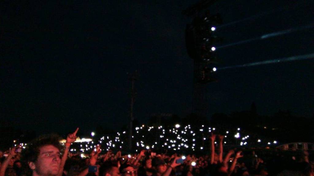 thegunsonline's tweet photo. Rivazza illuminata © TheGunsOnline #GnFnR #NotInThisLifeTime #Imola #gnrday #GunsNRoses #GNRImola #GNRItaly #axlr… https://t.co/eJNzph8drb https://t.co/8zNMQp2WpJ