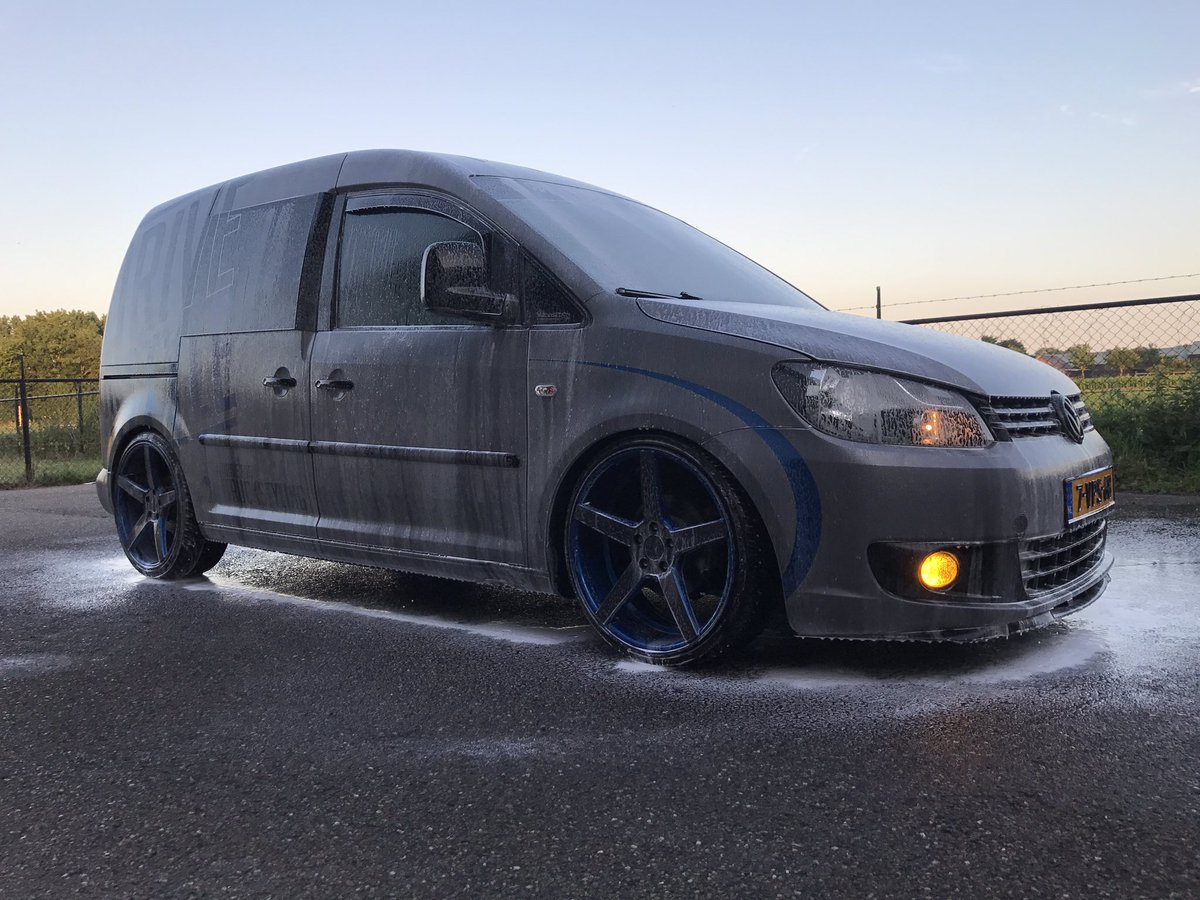driveinstyleNL's tweet photo. Prepairing for @StreetGasm2000 with @chemicalguys 
#clean #vw #caddy #vossenwheels #exclusive #cars https://t.co/eBKDz8Myei