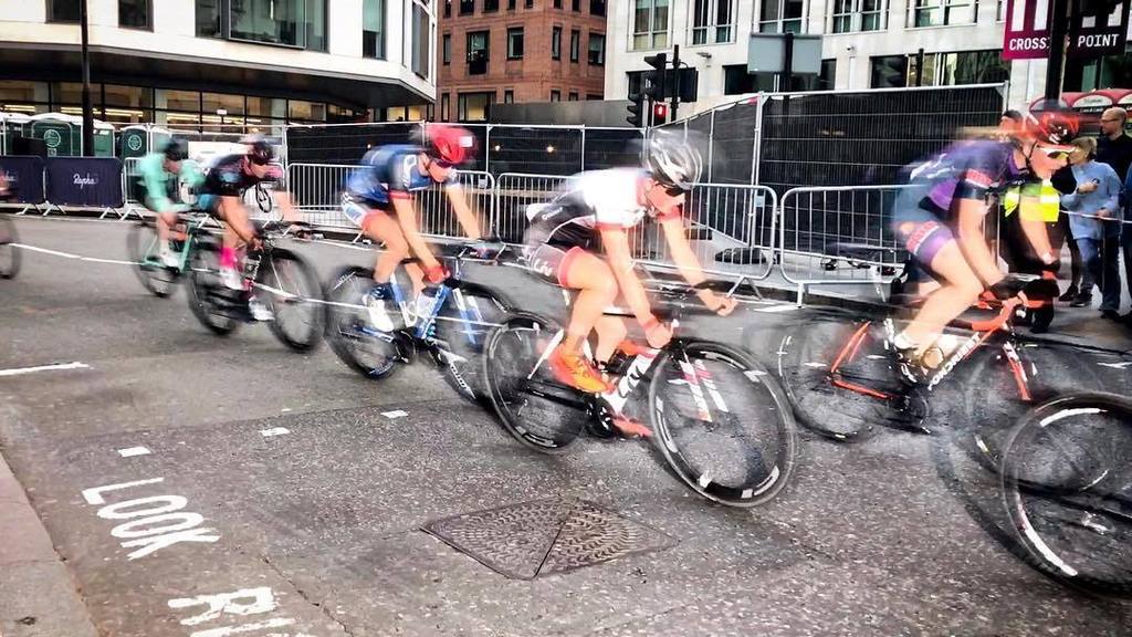 chrishallrides's tweet photo. Woman's pro race is 🔥. It's absolutely awesome watching your mates race #teamwnt #builttolast #raphanocturne https://t.co/xrfn2zVVai https://t.co/mtT77rUxHO