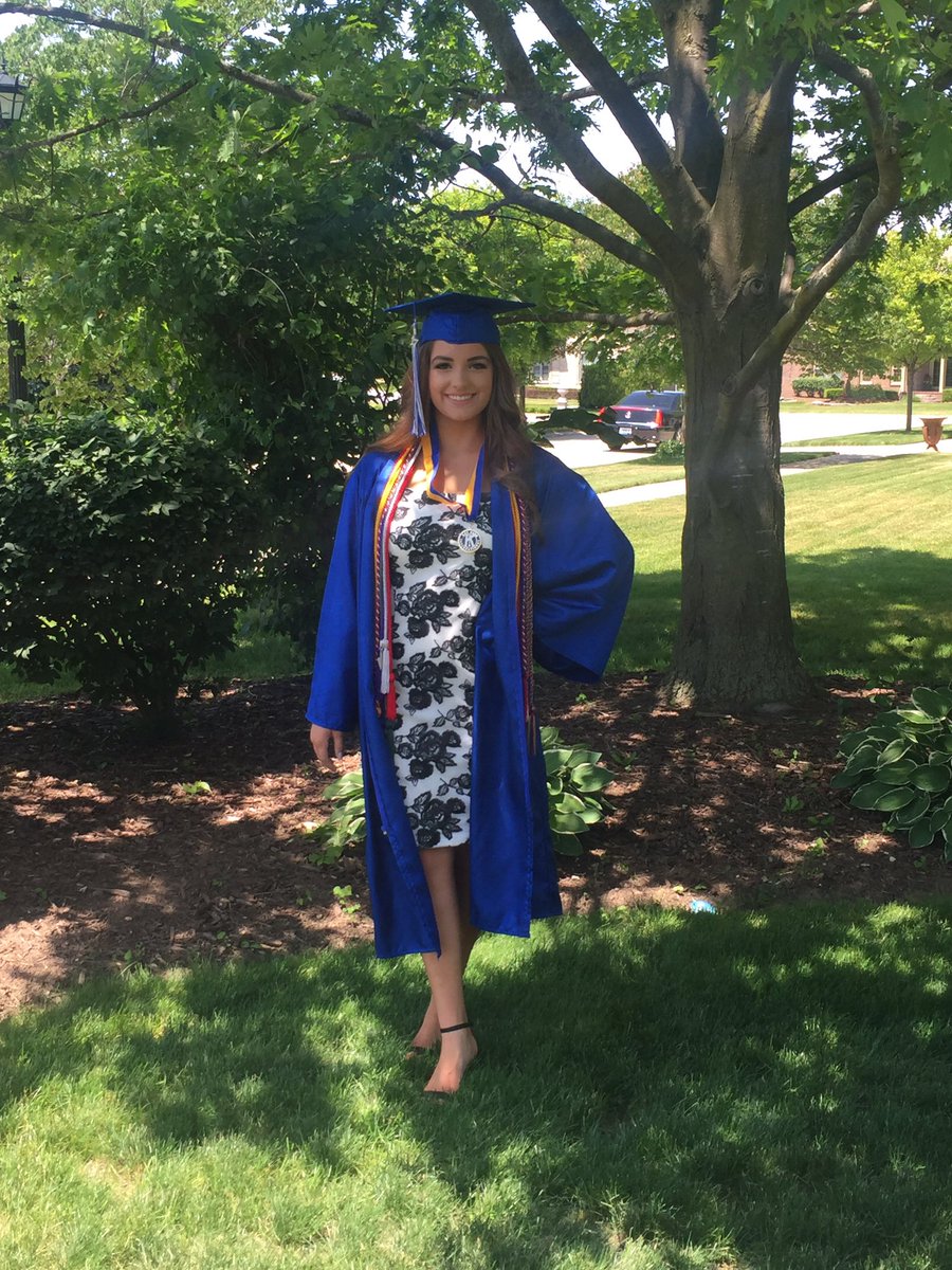 kimjsmith97's tweet photo. @laurensmith021 Congrats to my girl! #UCS17 #Ike https://t.co/8ZZL6cxHj2