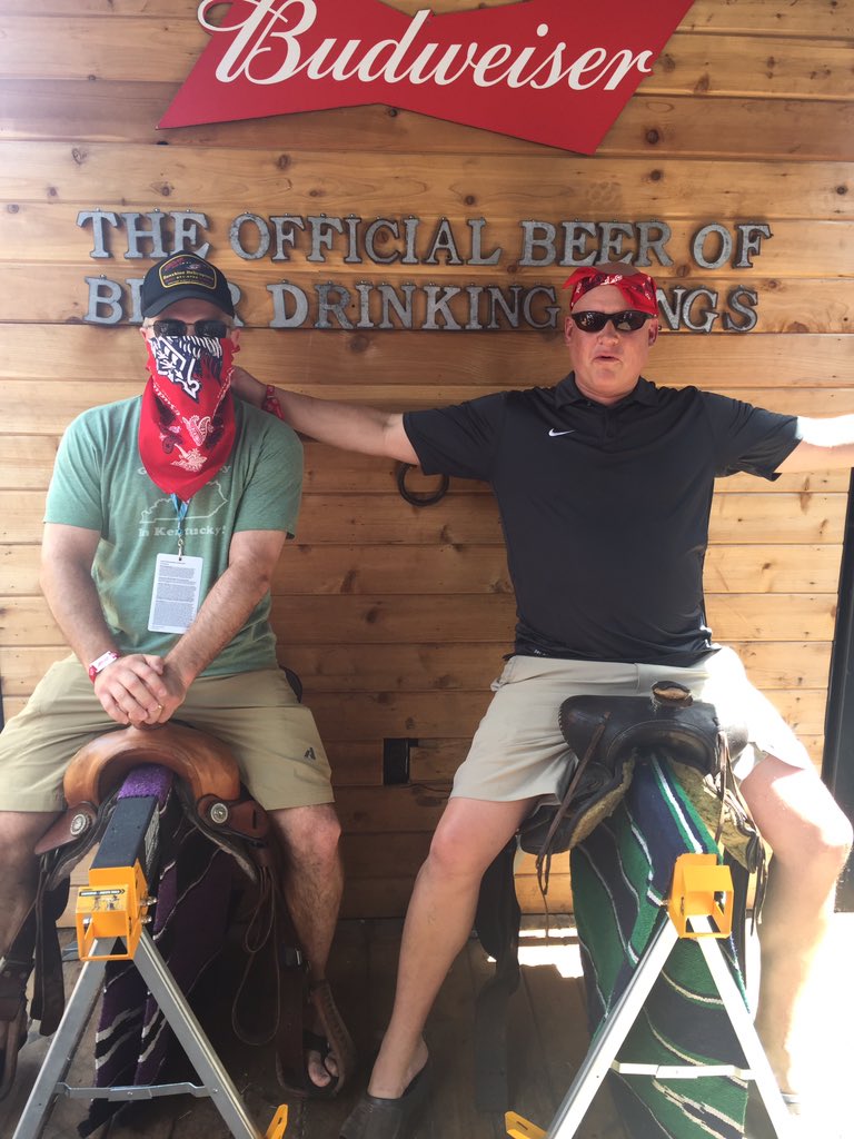 TUBRON_Chicago's tweet photo. Looking for a good banker at #CMAFest17! https://t.co/dq47APIsAn