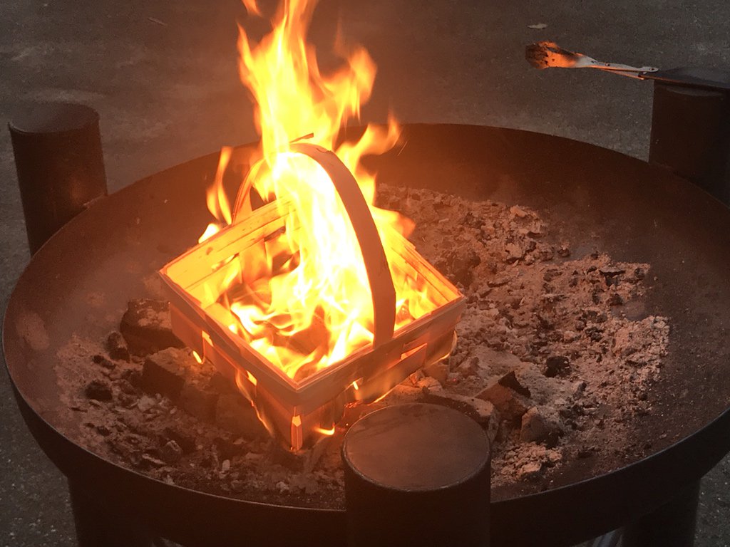 nibblerrick's tweet photo. #Feuerkorb auf dem #Grillcamp https://t.co/8tojtqqtVv