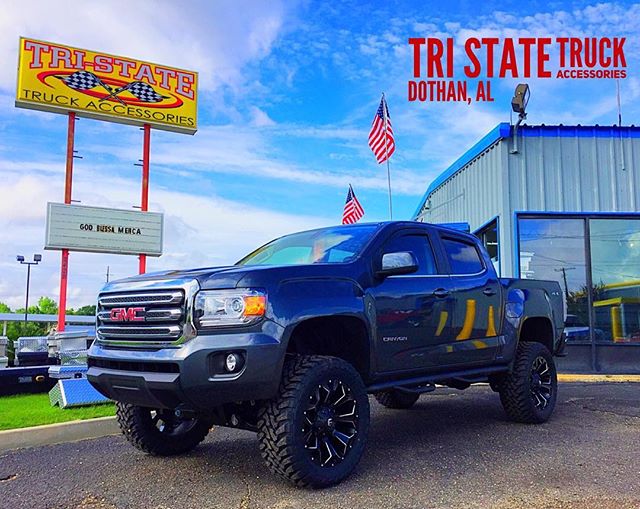 roughcountry's tweet photo. 6" #Roughcountry lifted Canyon on 20" #fuelassault wheels and #toyomts 33" tires.
π·: @tstoffroad https://t.co/kb7CYmAP3b