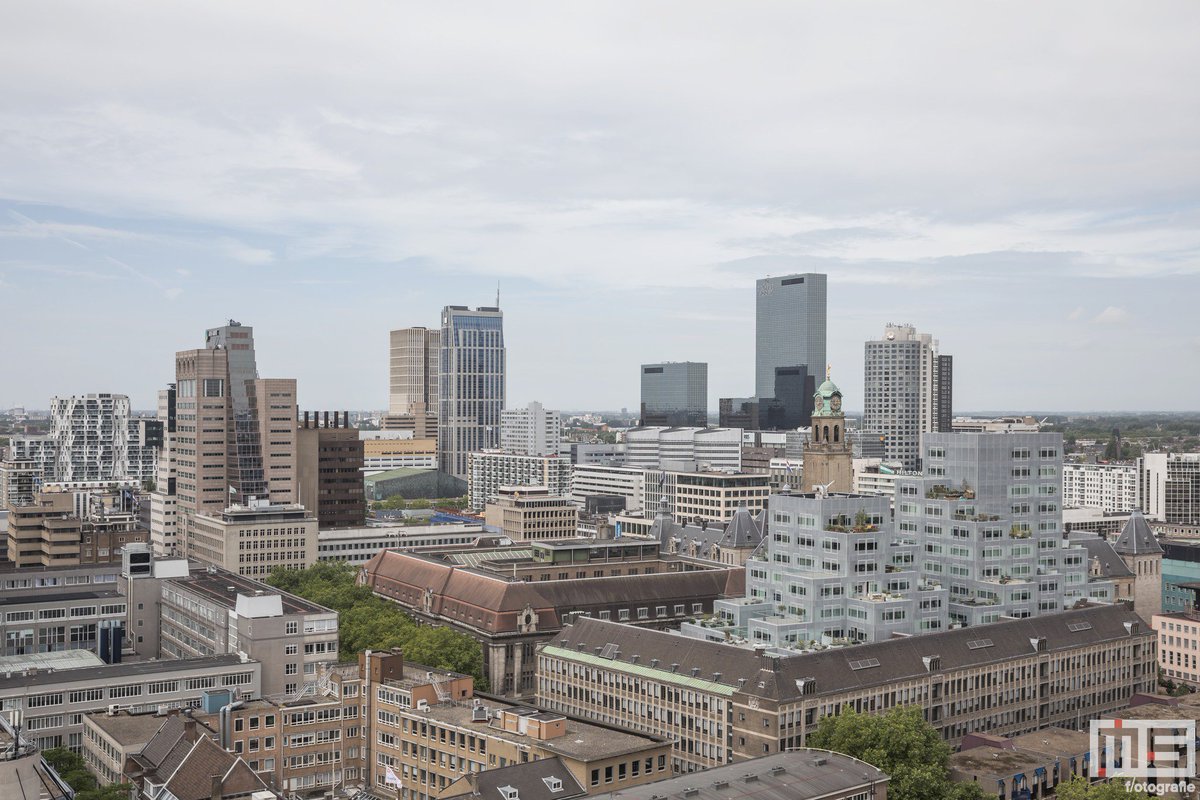 De eerste <a href="/Dakendagen010/">Rotterdamse Dakendagen</a> dag zit erop en wat een geweldig uitzicht <a href="/WTCRotterdam/">WTC Rotterdam</a> <a href="/ABNAMRO/">ABN AMRO</a> <a href="/HetTimmerhuis/">Timmerhuis</a> <a href="/openrotterdam/">OPEN Rotterdam</a> #dakdagen #fotograaf
