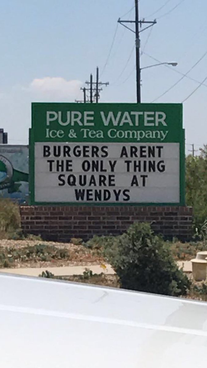 dylanmonroeTTU's tweet photo. #4thStreetSignWar 😂 https://t.co/YMa0dDiG1F