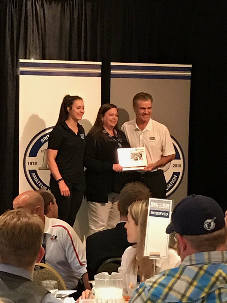 Janine Rizzo accepting the Canucks silver skate award on behalf of Peewee A1