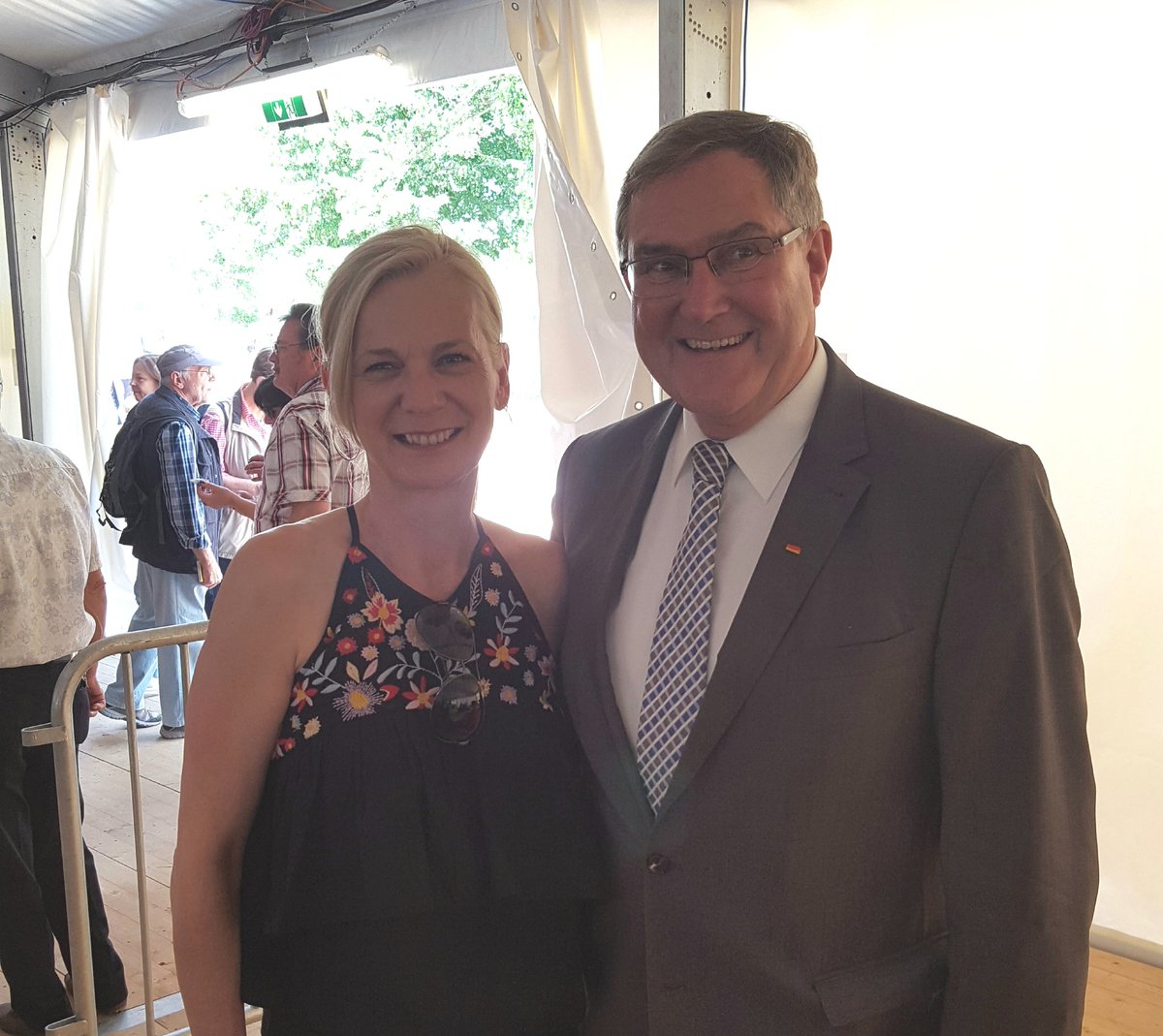 KerstinSeyfert1's tweet photo. Tag der Bundeswehr in #Rüsselsheim mit Verteidigungsminister a.D., Franz Josef #Jung. #tdbw17 https://t.co/Dr0mBFy3ZD