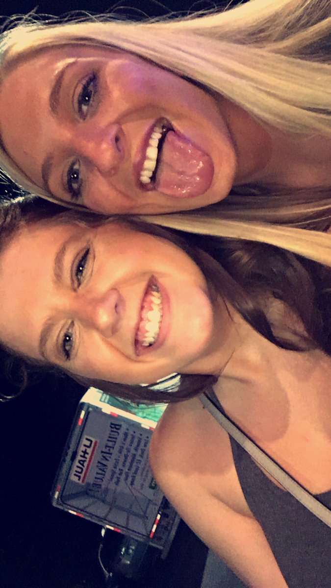 lookatdat_ash's tweet photo. What would I do without you, thanks for coming back into my life. You're such a peach 🍑👯 #chinklife https://t.co/bHR1nZAXhD