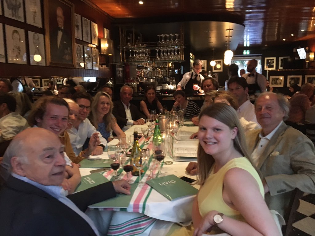 Ce soir, dîner convivial et chaleureux chez Livio à #Neuilly avec mon amie Constance Le Grip!