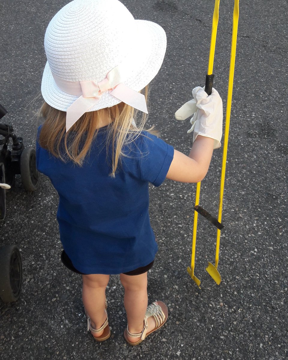 MumIsGreen's tweet photo. Sensibiliser les enfants à l'écologie dès le plus jeune âge... ramassage de déchets avec la Mairie #zerodechet #zerowaste https://t.co/gxQmGefcNF