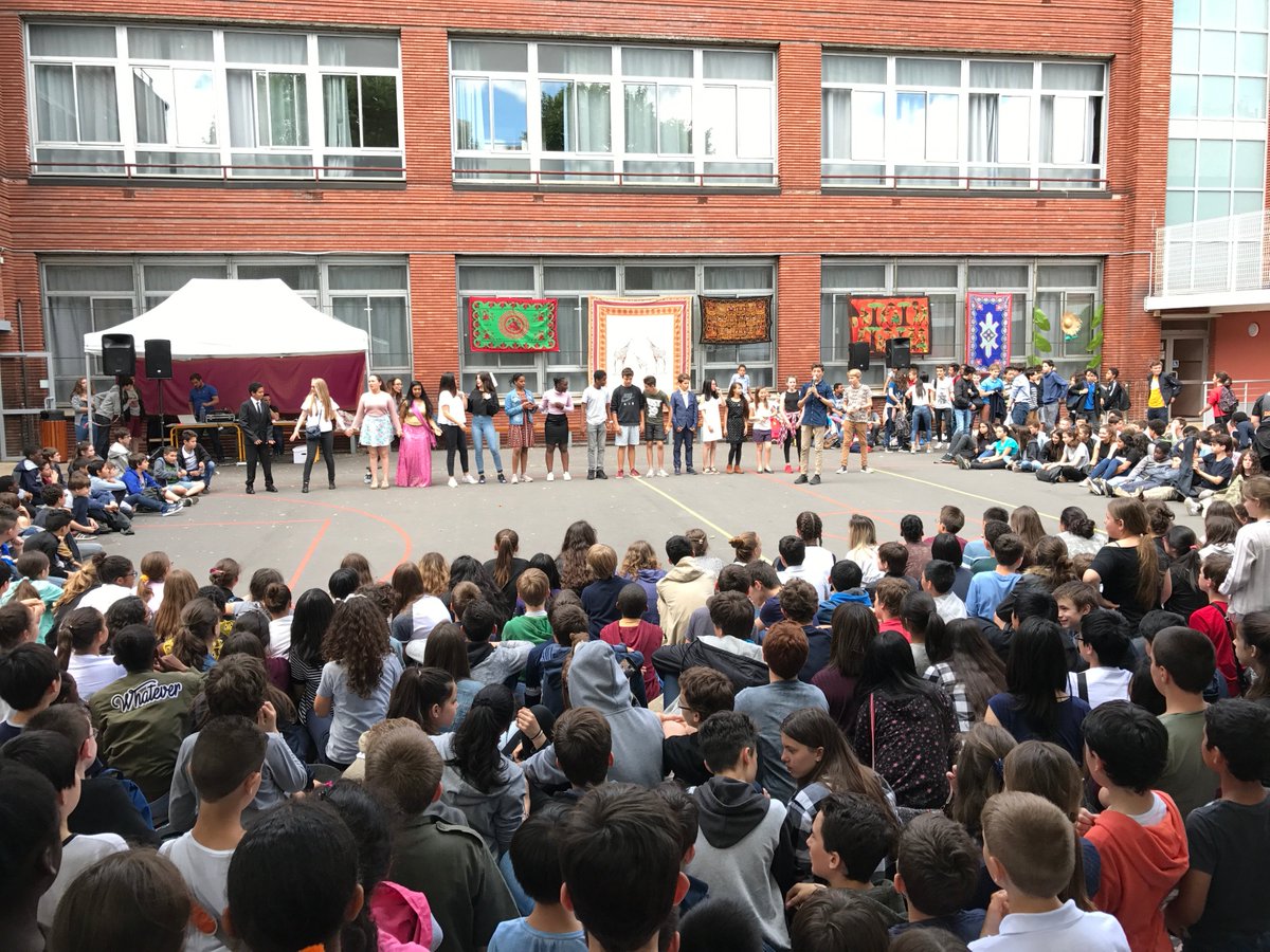 lsndg's tweet photo. 9 juin 2017 : fête de fin d'année à #lsndg : messe, concours des talents, spectacle, concerts, théâtre, démo de gym, dîner et boum ! https://t.co/n5bhqmNb69
