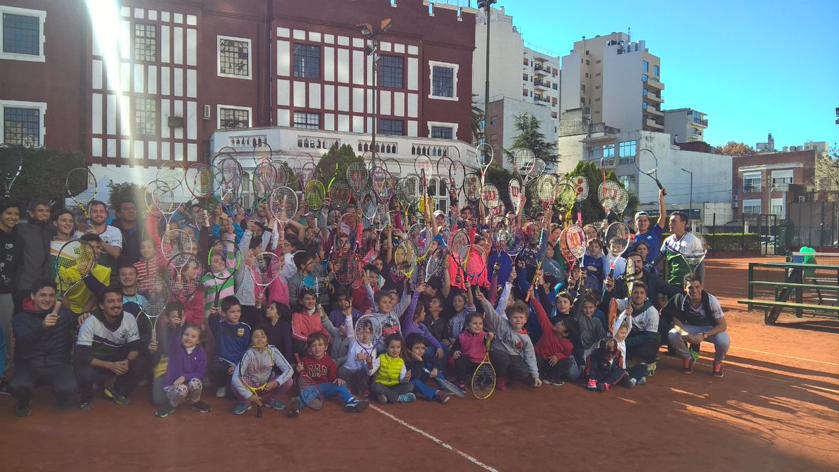 profesoradoaat's tweet photo. Una nueva jornada de "La Copa de Todos" en @FerroOficial y el comienzo del Kids Day acompañado de los alumnos y tutores del PTAAT. 🎾 https://t.co/aDal0ySRSx