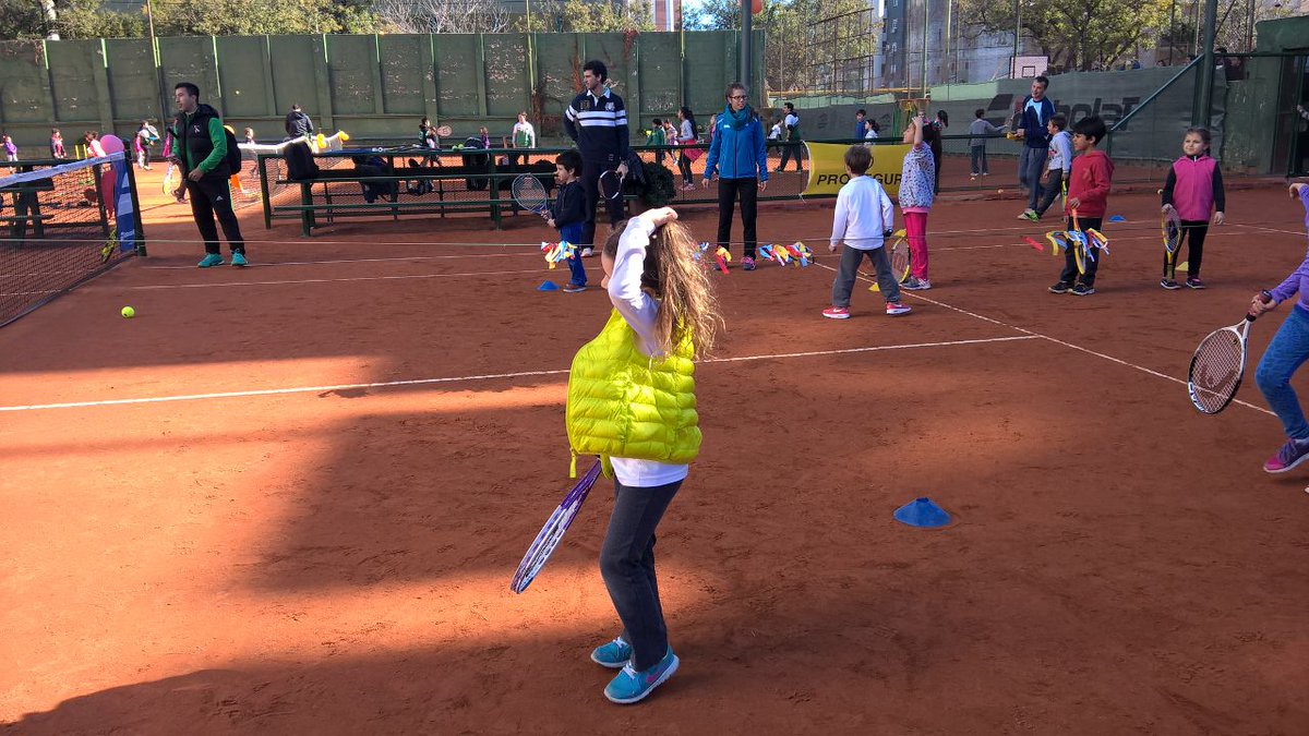 profesoradoaat's tweet photo. Una nueva jornada de "La Copa de Todos" en @FerroOficial y el comienzo del Kids Day acompañado de los alumnos y tutores del PTAAT. 🎾 https://t.co/aDal0ySRSx