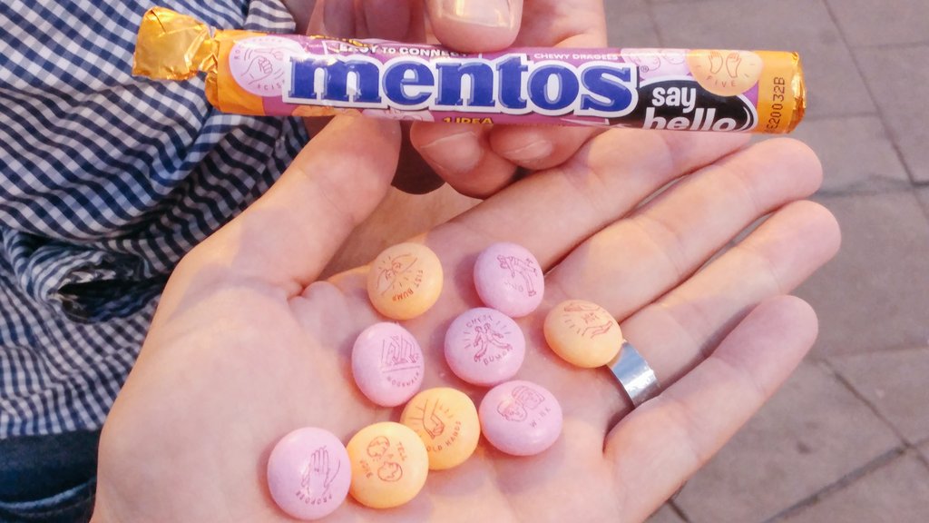 Emeriic_F's tweet photo. Coup de com' pour Mentos : )
#Mentos #SayHello #Easytoconnect https://t.co/E6dRYeoRmq