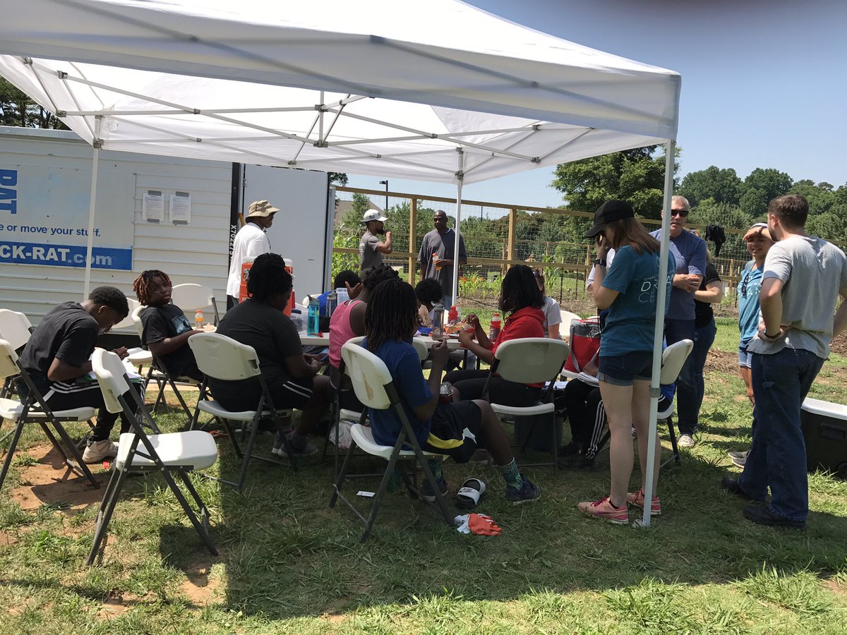 BrendaC71845918's tweet photo. West Blvd coalition Seeds of change initiative youth engaged with Dream Center Team work make the Dream work https://t.co/J8yQymdE1R