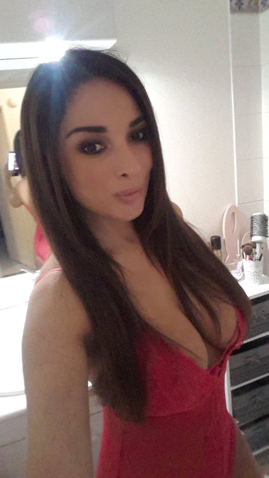 2 pic. My show on @CamSodaLive gonna start in 40 min.  Don't miss it ☺☺/mon show commencera dans 40 min