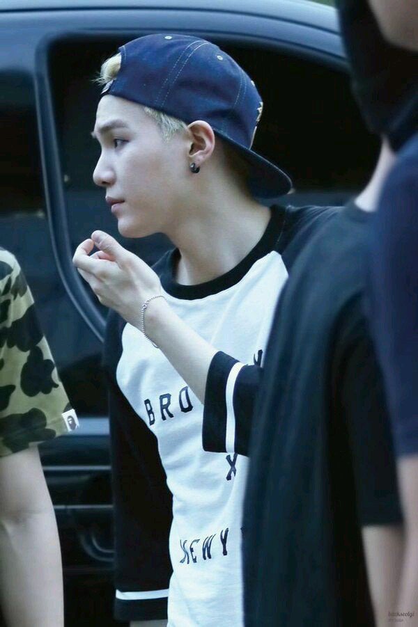 BaebySeoull's tweet photo. HAPPY SUGA DAY🌸
AGUST D💕💕
@BTS_twt #bts #agustdday #sugaday #minyoongi #suga #rapper #kpop #babgtanboys #bighit #bts #btsfesta #BTSWEEK2017 https://t.co/ZLy0qct7rV