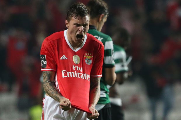#BREAKING:

Lindelof resmi bergabung dengan Manchester United dengan harga £30m. #WelcomeLindelof