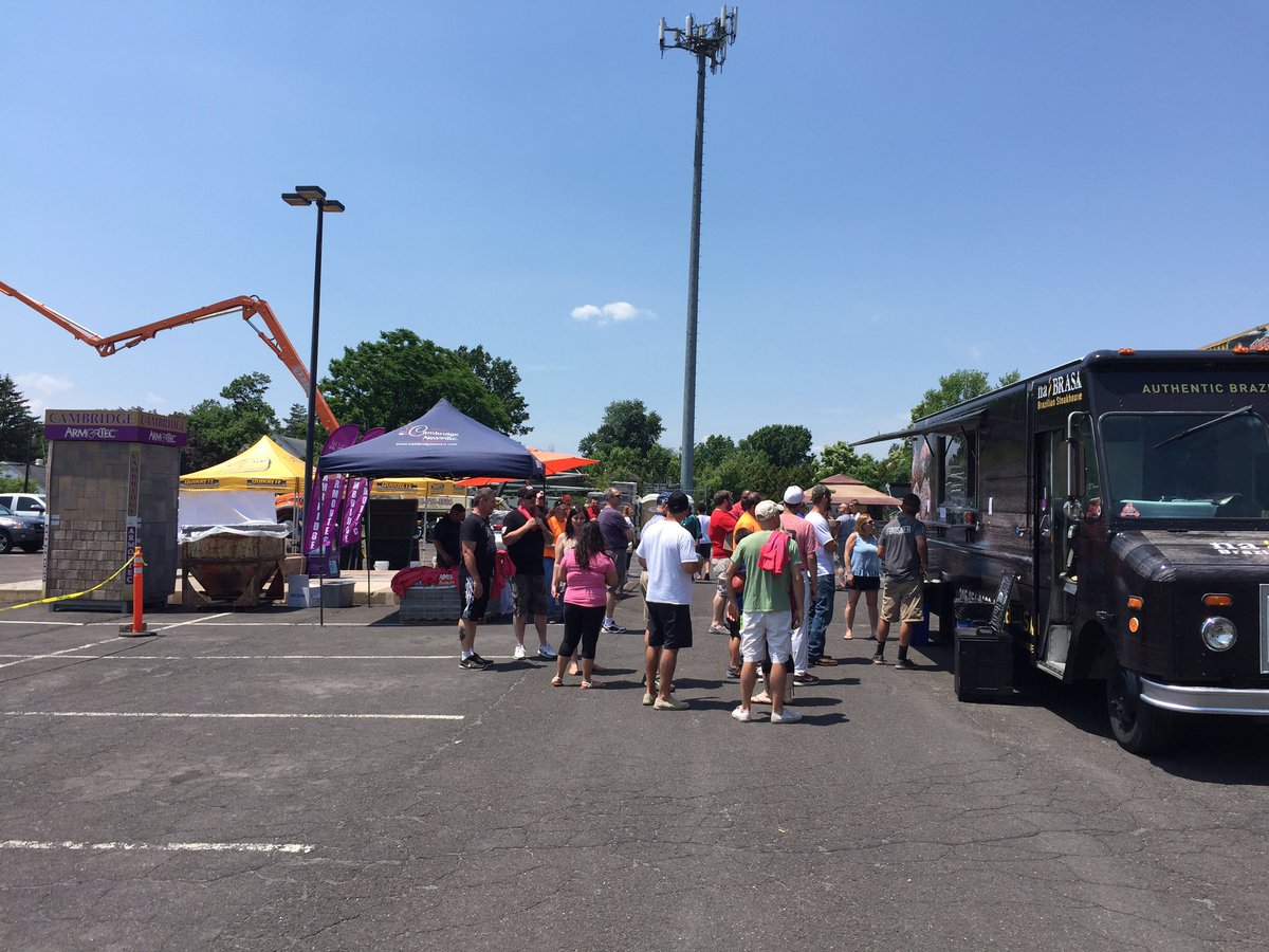 LandisBlock's tweet photo. Great day for #RocktheBlock thanks @jawsespn @cowandthecurd @naBrasaSteak @QUIKRETE @CambridgePavers #jawsdropping https://t.co/3qlywn909b