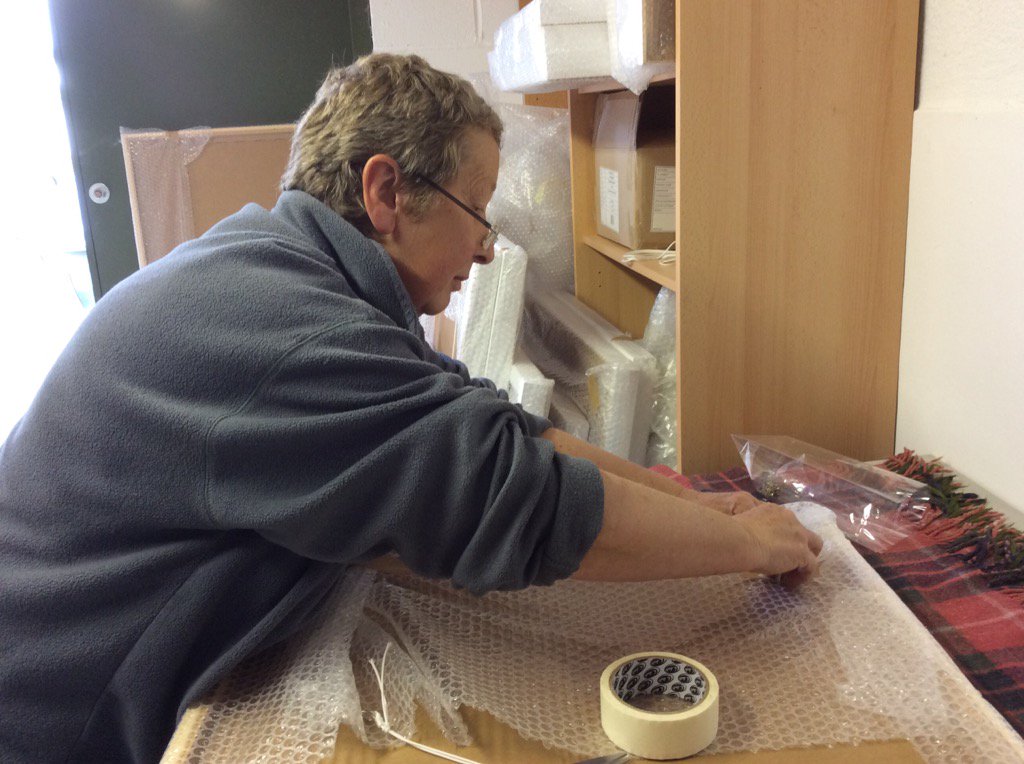 joashbyartist's tweet photo. New career as unpaid #artistassistant #happyretirement #welovebubblewrap https://t.co/tgkeHmN3xA
