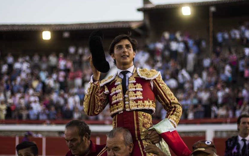 Roca Rey, tres orejas, protagonista en Brihuega
Fotos de Pablo Cobos del festejo
aplausos.es/noticia/39489/