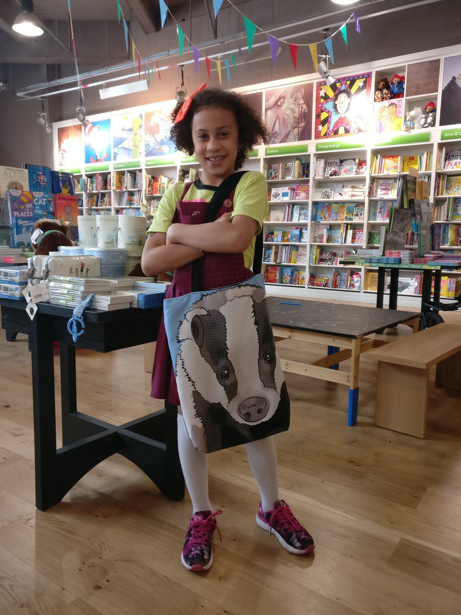 BeeFoxTree's tweet photo. The Bartholomew Brock #badger tote bag really is rather big. Great for shopping, but the medium is probably better for school! #ByBeeFoxTree https://t.co/CTdCkwUVFE