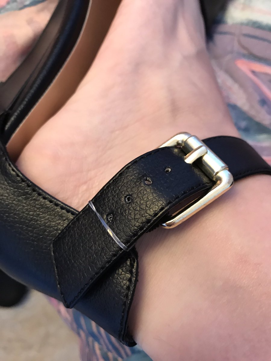 golwaysgreatest's tweet photo. You get what you pay for! Thanks @PaylessInsider getting ready for a wedding and my brand new shoes Break!!! #mad #customerservice https://t.co/U2Z7VNopJ0
