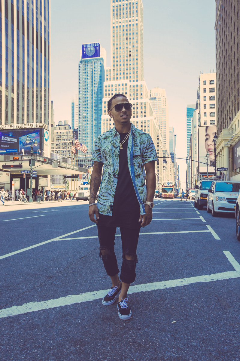 ozuna's tweet photo. Tengo Tu Foto Para Volverme Loco .... https://t.co/dTcOrgwm5F