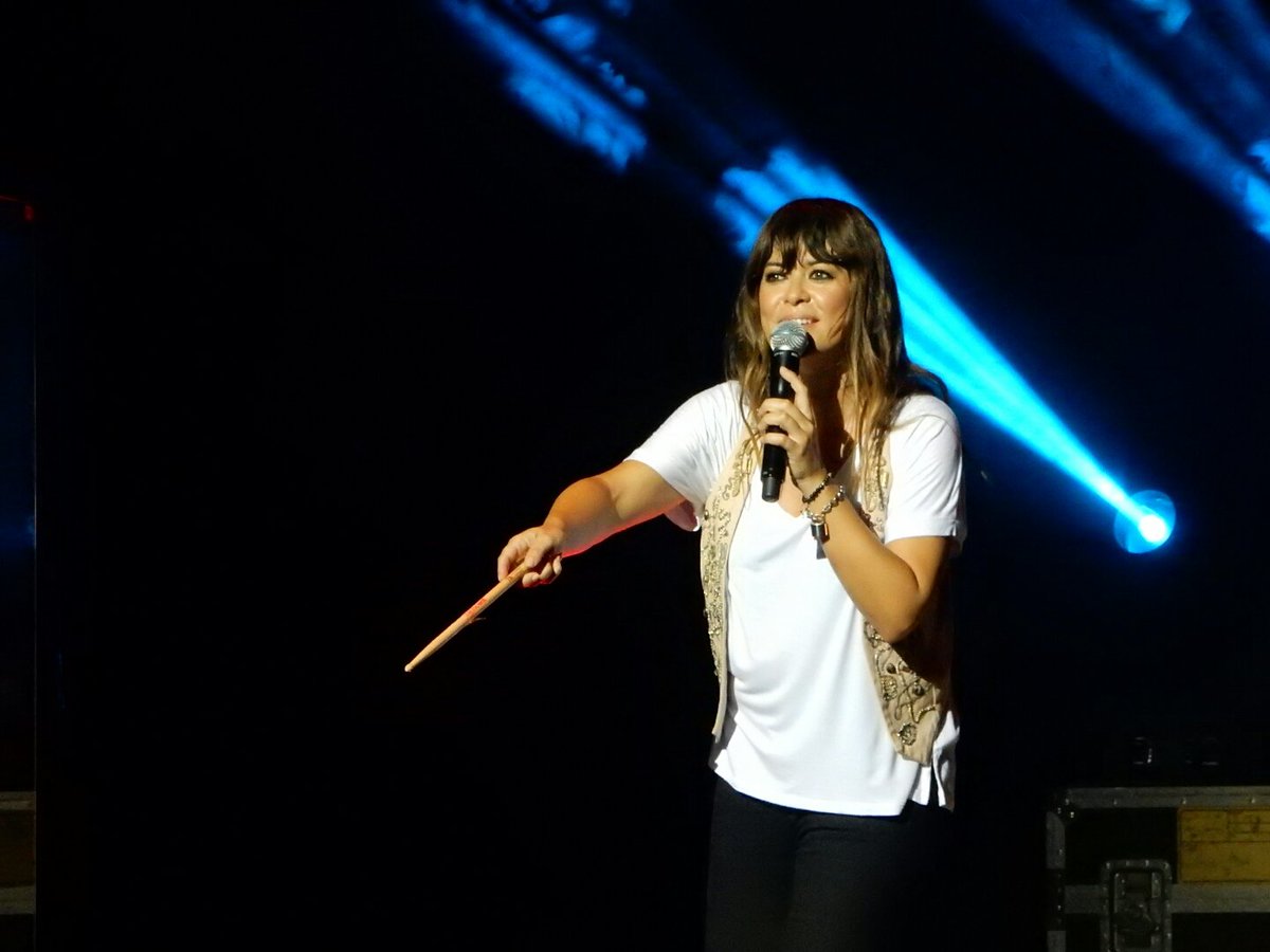 janimarlu's tweet photo. .@vanesamartin_ he bailado, llorado y reido! Muchas gracias! #munay #munaydirecto #Bilbao #directomunay https://t.co/aPzYToRz4M