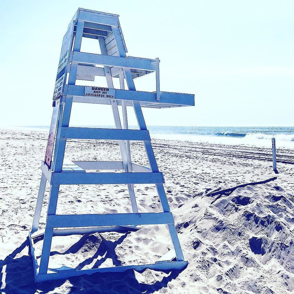 luisfern5's tweet photo. SUMMER on guard
#beach #eastHampton #lifeguard
.
.
#Menswear #geometry #techtailored
#multipliCITY#inspiration #pe… https://t.co/L5GPvoqkak https://t.co/0WIeO12iXO