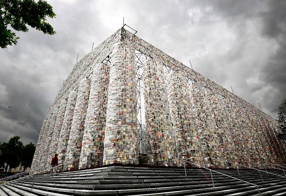 Felicitaciones Marta Minujin! Hoy inaugura su Partenón de Libros censurados en la Documenta 14 de Kassel, Alemania