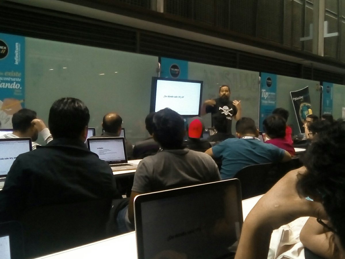 Thoby_04's tweet image. Muy buena la conferencia, pero ya nos tenemoa que ir 😭
#PythonDayMx17