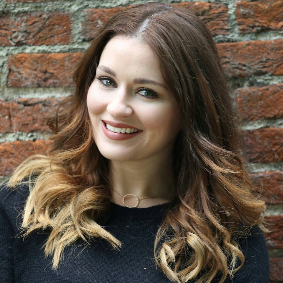 DARETH_EVANS's tweet photo. Headshot I took last year for the amazing @BeckyCallis - If you are interested in updating yours contact me or details #headshotphotographer https://t.co/tyV6DvkSKd
