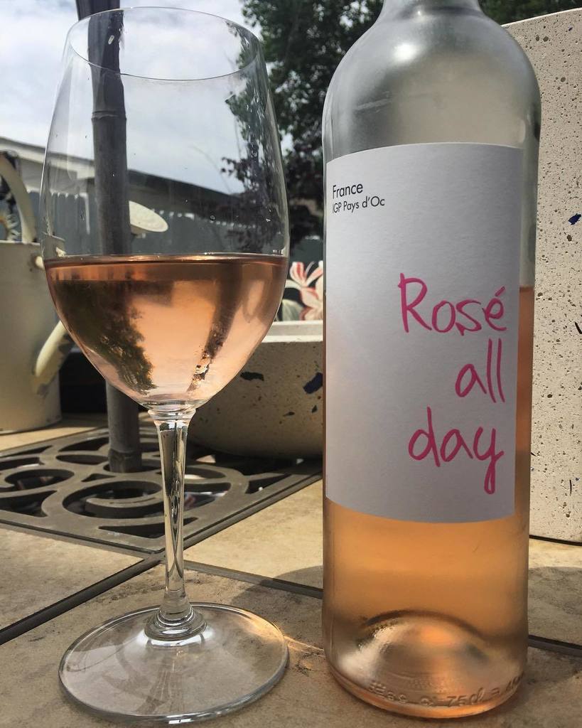 jencoleICT's tweet photo. After a long busy week, it's time for those #roséallday weekend vibes 😎🍷 | #handsupfortheweekend #weekendvibes #hustlehard #winetime #backy… https://t.co/ey2hGZrgR9